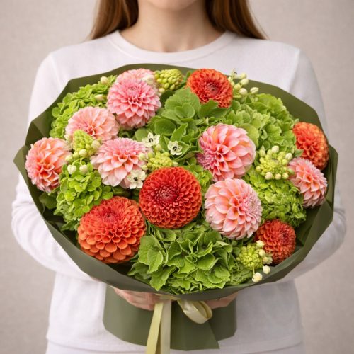 Букет георгинов «Зелёная симфония»